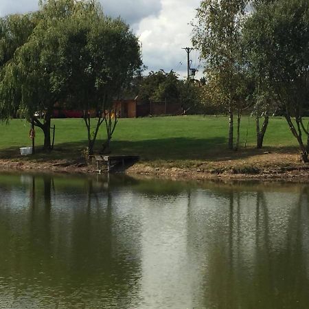 Elton Barn Fishery & Retreat ノッティンガム エクステリア 写真
